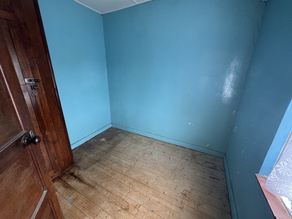 Lot: 161 - 	SEMI-DETACHED HOUSE FOR IMPROVEMENT - Bedroom three